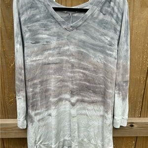 Soft Surroundings size medium two toned Light Gray V-Neck Top distressed look